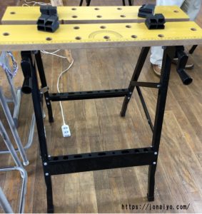 初めて見る　木材抑えるための器具